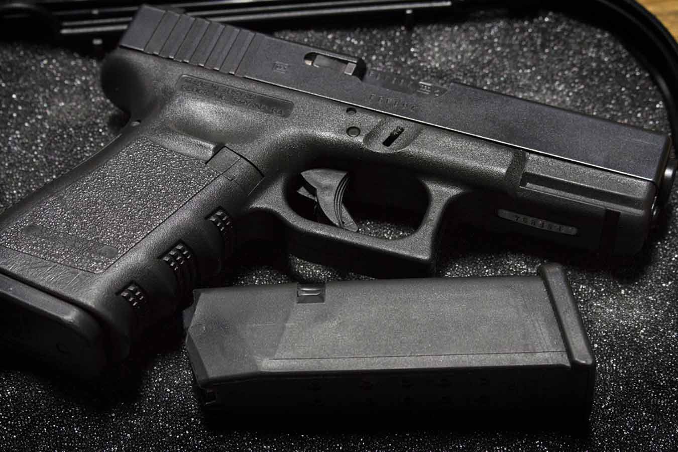 GLOCK Model 23 40 S&W Police Trade-Ins with Night Sights and 3 Mags (Gen3)